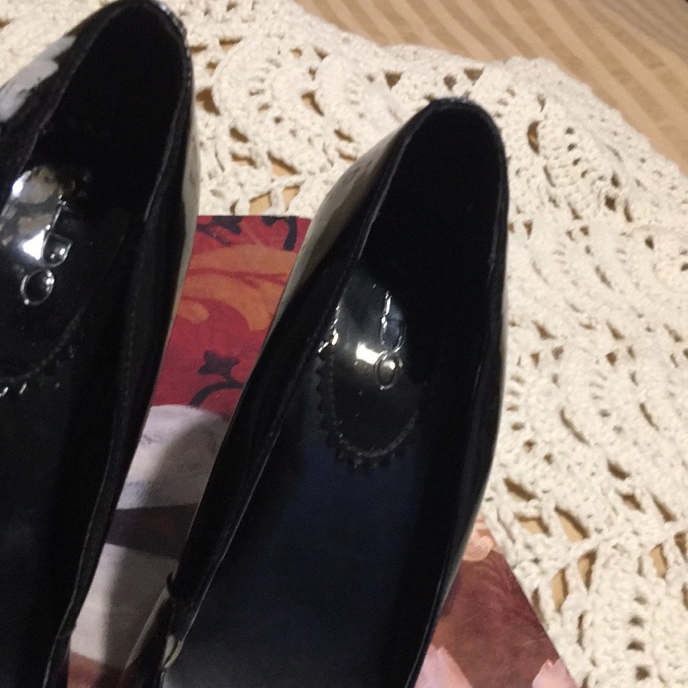 Open toed patent leather pumps 4”. 👠 “ALDO”